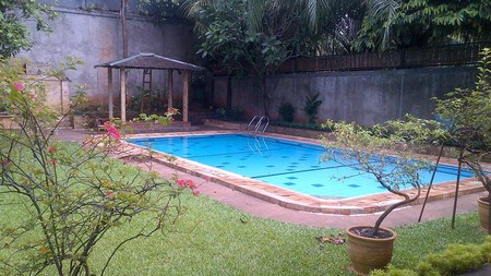 Nice House and Garden in Kemang