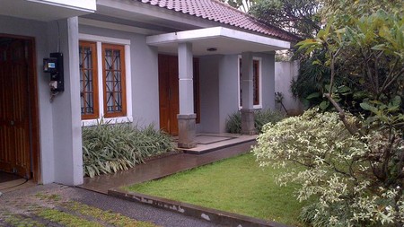 Beautiful House and comfortable in neighboring area kemang