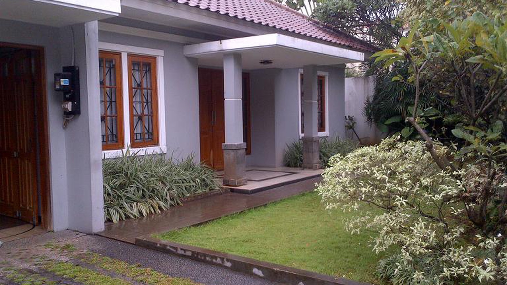 Beautiful House and comfortable in neighboring area kemang