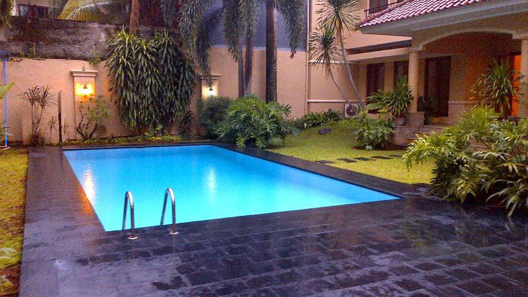 Comfortable and Beautiful House in area kemang