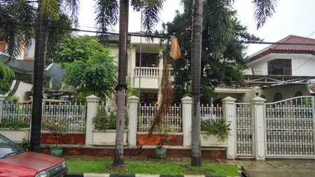 Hunian Asri 2 lantai, semi furnish,cocok untuk kantor, harga nego di Rawamangun