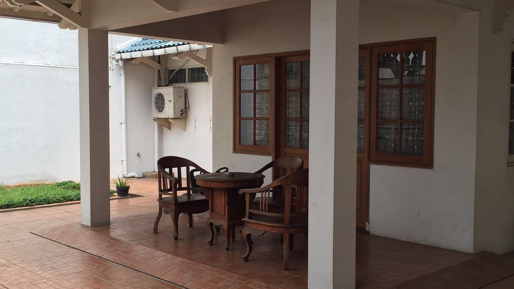 Rumah Asri Siap Huni Ada Kolam Renang