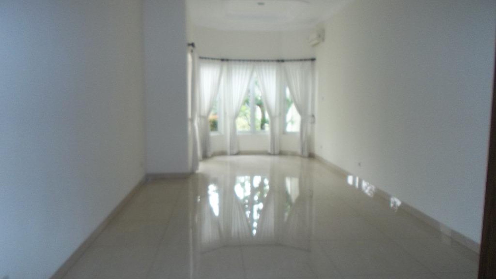 beautiful house in the prime area of Kemang