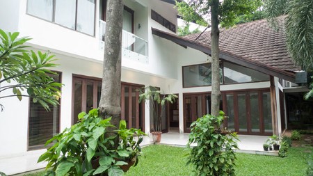 beautiful house in the prime area of Kemang