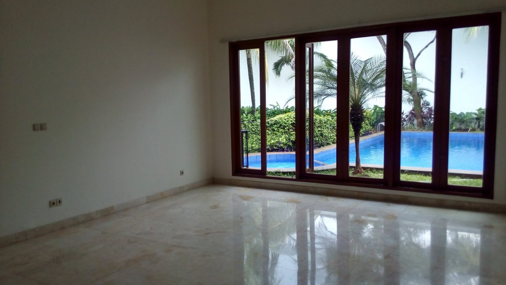 beautiful house in the prime area of Kemang