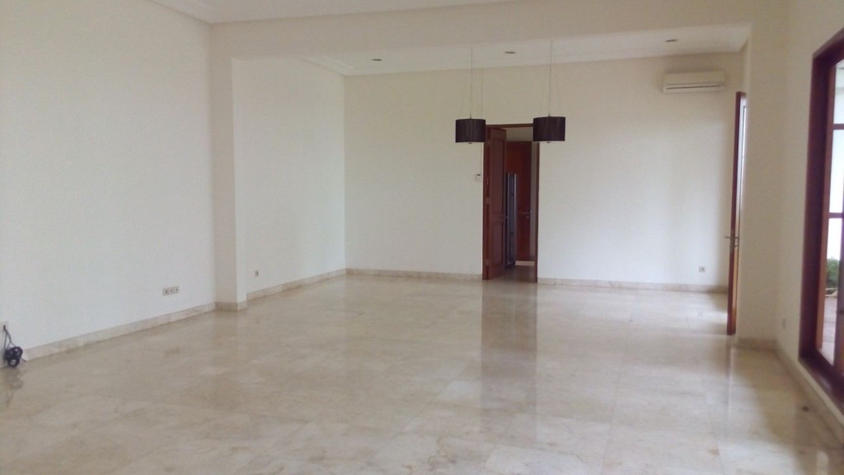 beautiful house in the prime area of Kemang