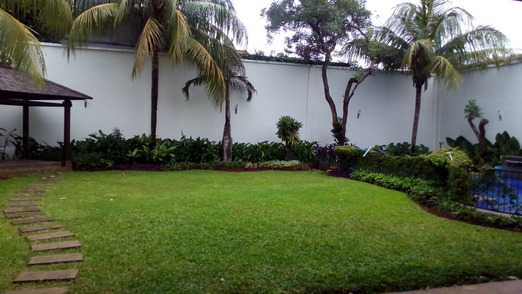 beautiful house in the prime area of Kemang