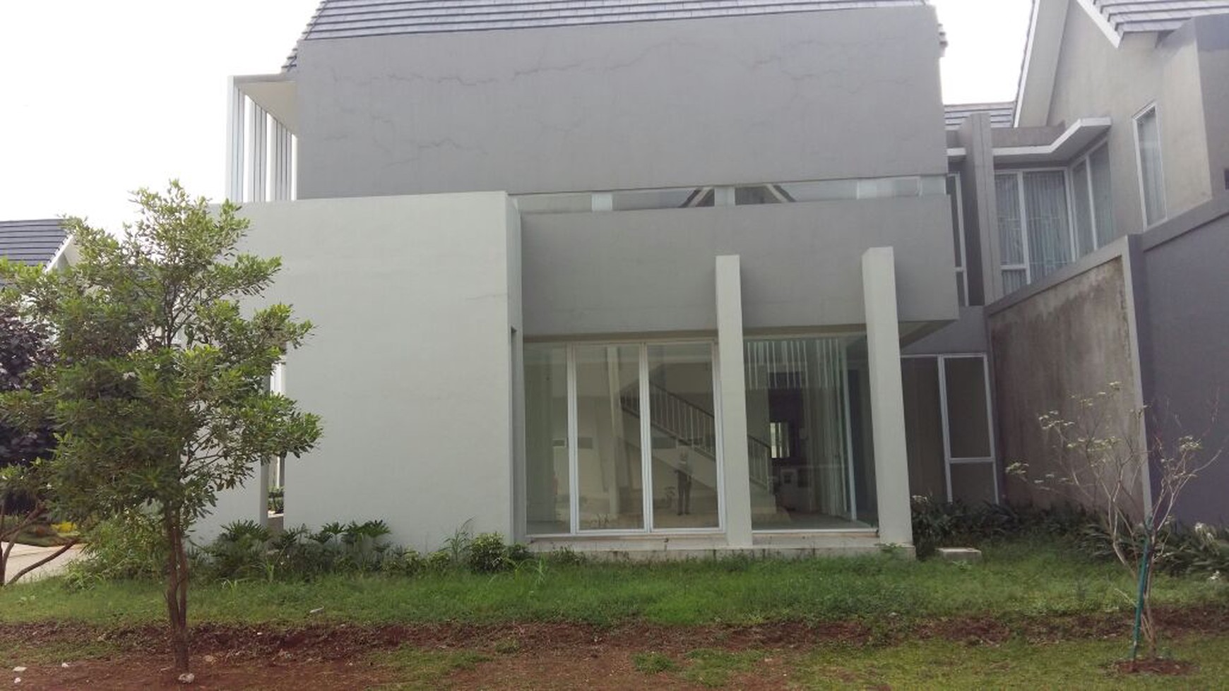 Rumah Dalam Cluster di Discovery Eola, Bintaro Jaya