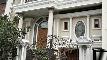 Hunian mewah 2,5 lantai, semi Furnish di BGM Kelapa Gading