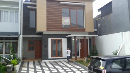Rumah ekslusive 2lantai, dibangun dari material terbaik, view bagus nyamannya maksimal.