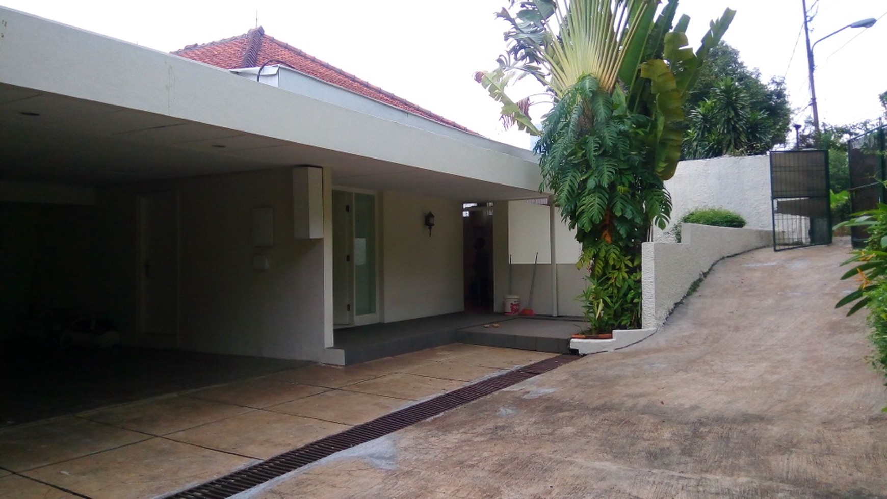 Comfortable, big garden and beautiful house in area kemang for expatriat and others \" The Price Can Be Negotiable \"