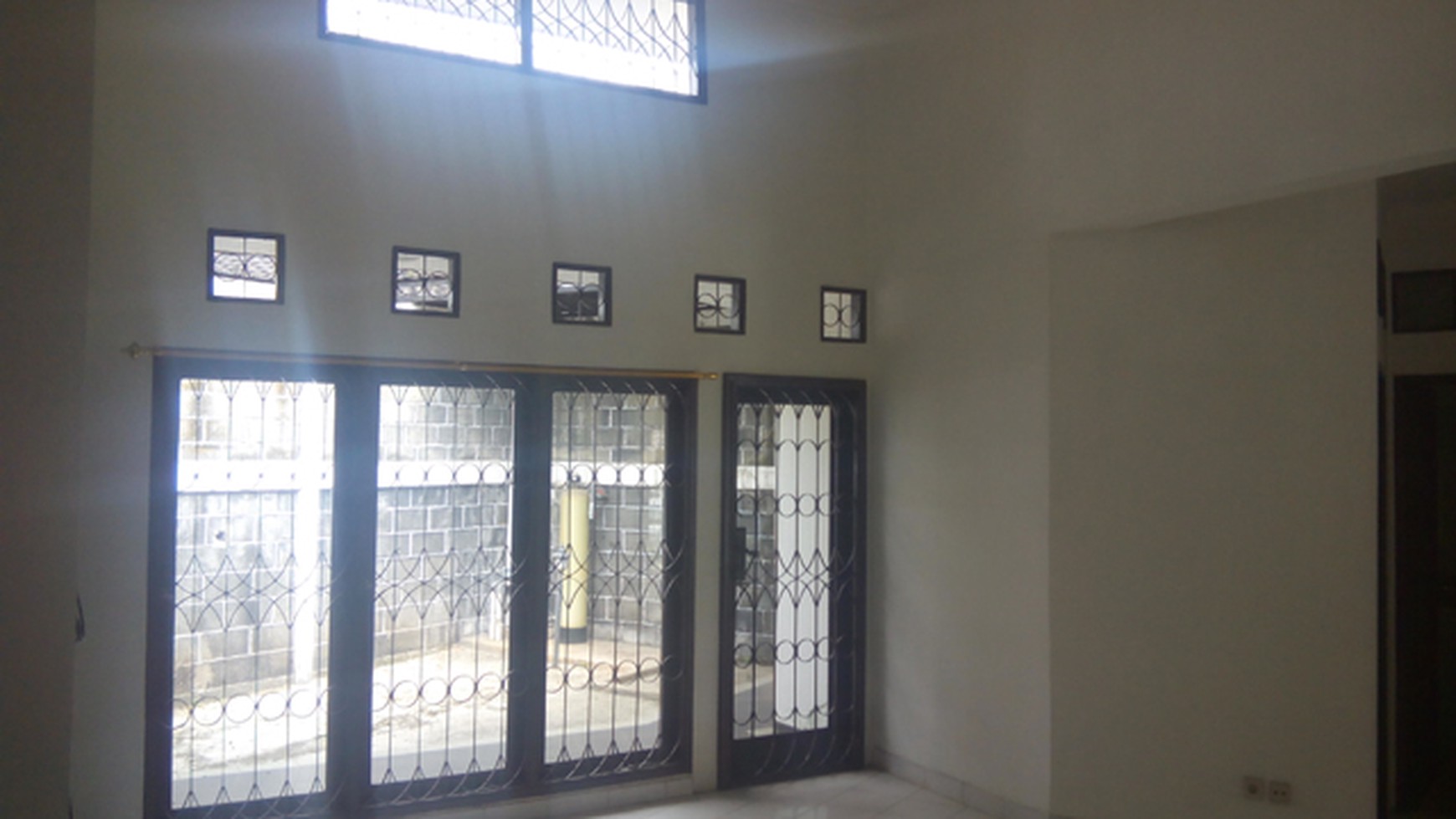 DIJUAL Cepat !!! Rumah di BSD CIty, Sudah Renovasi, dekat sekolah Ora Et-Labora,Surga  kuliner, dan transportasi