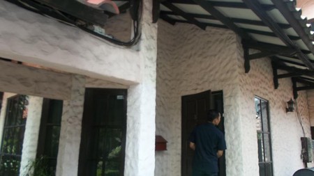beautiful house in the prime area of Kemang
