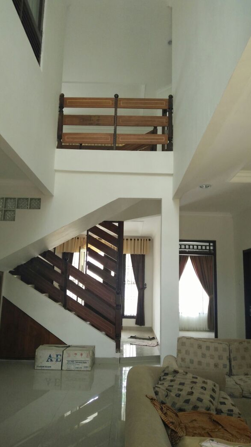 Rumah cantik siap huni, dlm cluster exclusive di sektor 7