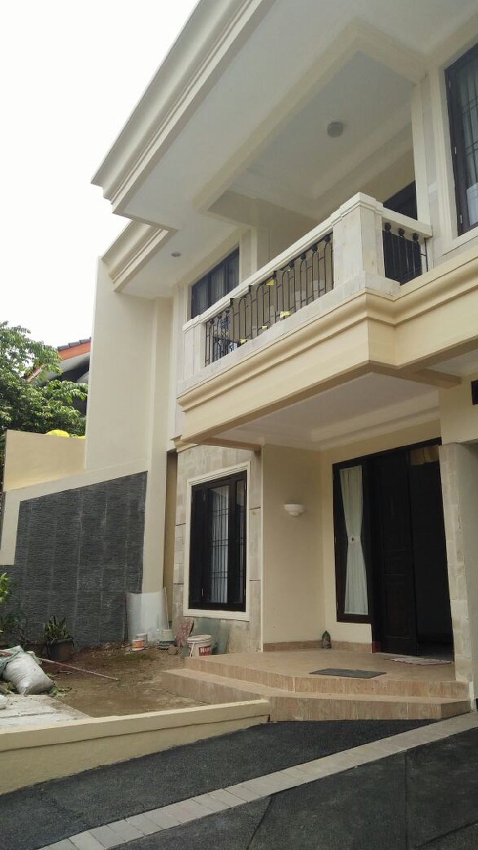 Rumah cantik siap huni, dlm cluster exclusive di sektor 7