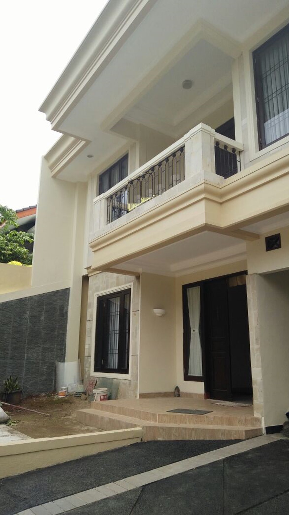 Rumah cantik siap huni, dlm cluster exclusive di sektor 7