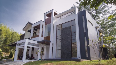 DIJUAL MURAH NEGO SAMPAI DEAL!!! Rumah di BSD CITY, Cluster The Green , hanya 5 menit dari pintu Tol