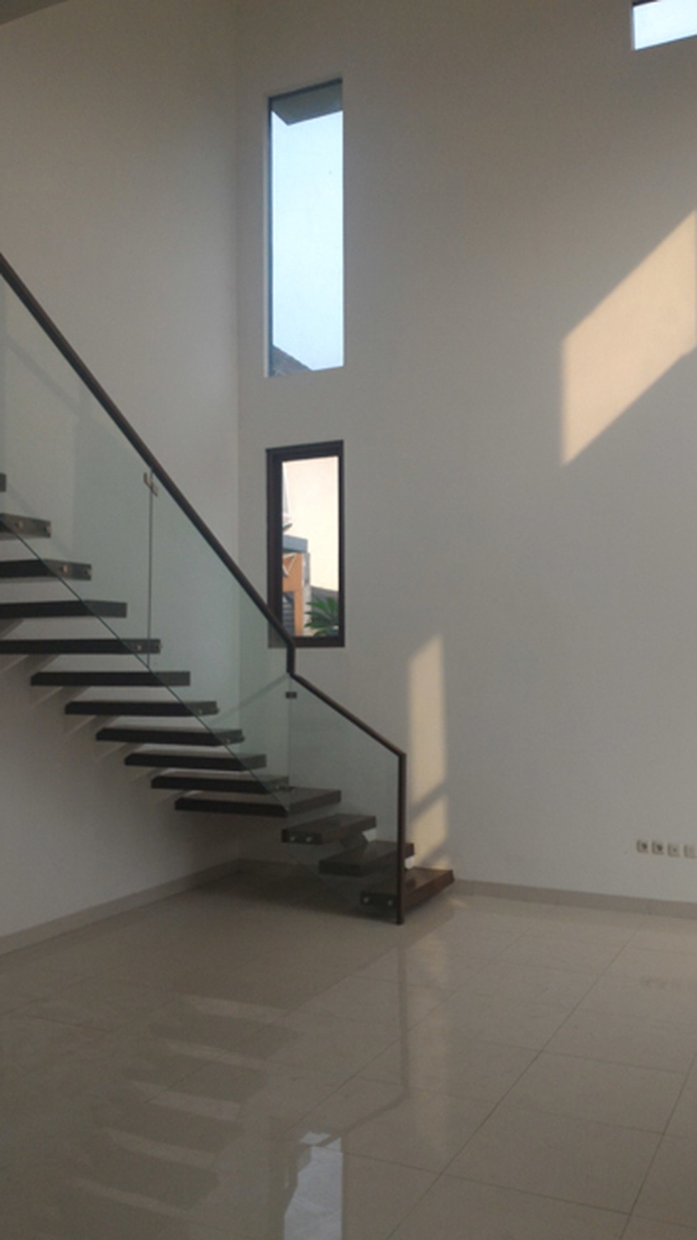 DIJUAL MURAH NEGO SAMPAI DEAL!!! Rumah di BSD CITY, Cluster The Green , hanya 5 menit dari pintu Tol