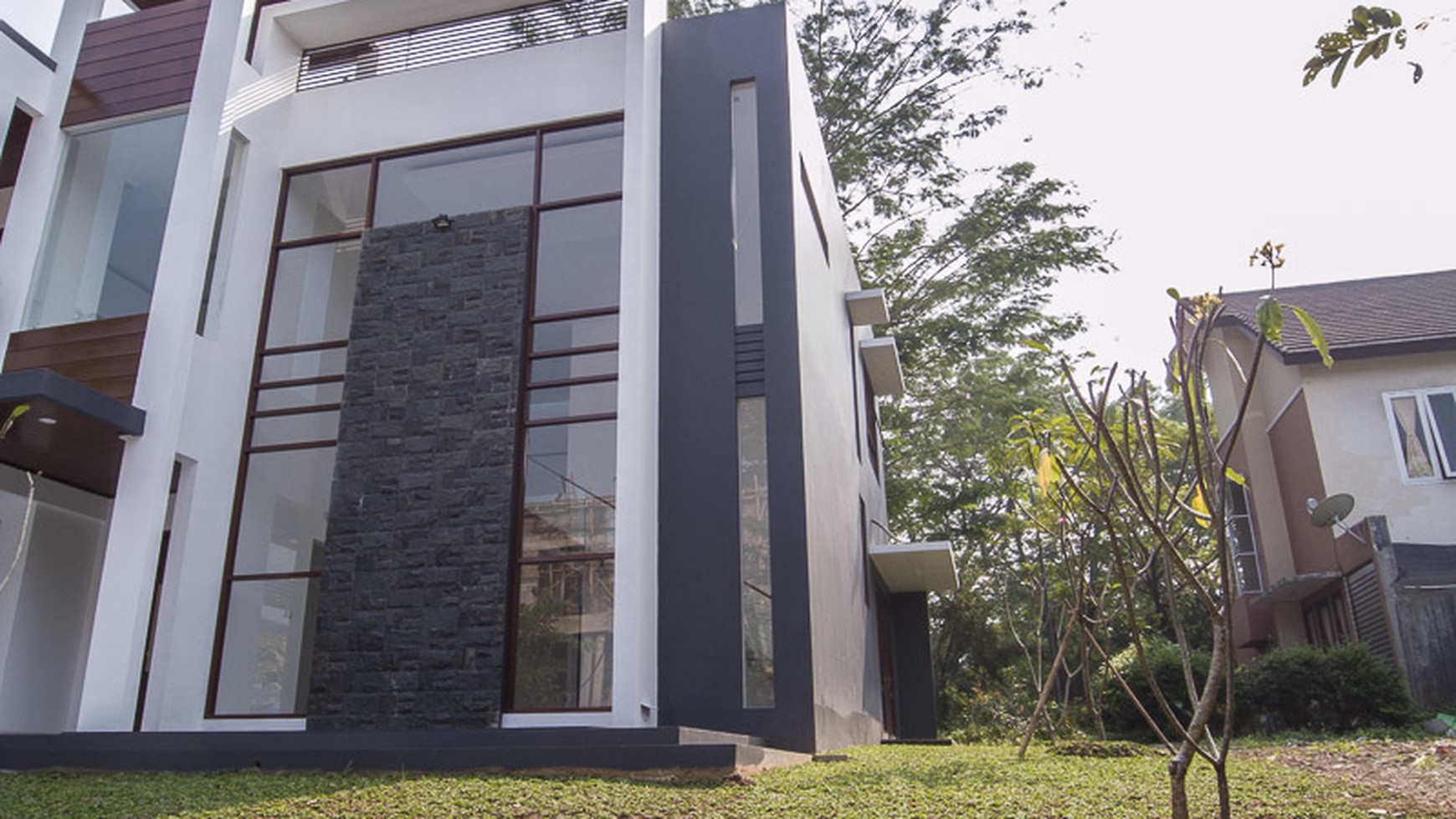 DIJUAL MURAH NEGO SAMPAI DEAL!!! Rumah di BSD CITY, Cluster The Green , hanya 5 menit dari pintu Tol