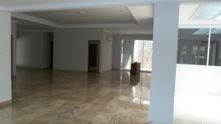 Beautiful house in the prime area of Senayan