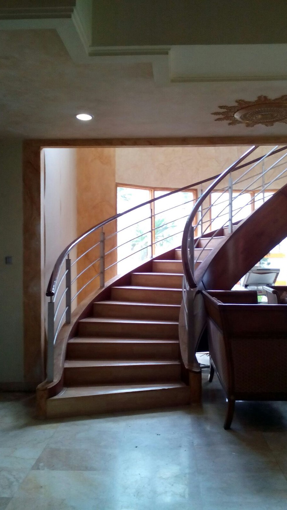 Rumah Bagus,Parkir Luas 8 Mobil di Kemang Jakarta Selatan