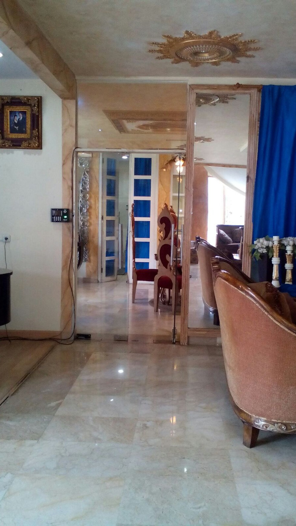 Rumah Bagus,Parkir Luas 8 Mobil di Kemang Jakarta Selatan