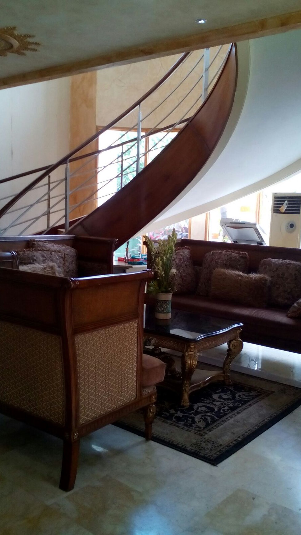 Rumah Bagus,Parkir Luas 8 Mobil di Kemang Jakarta Selatan