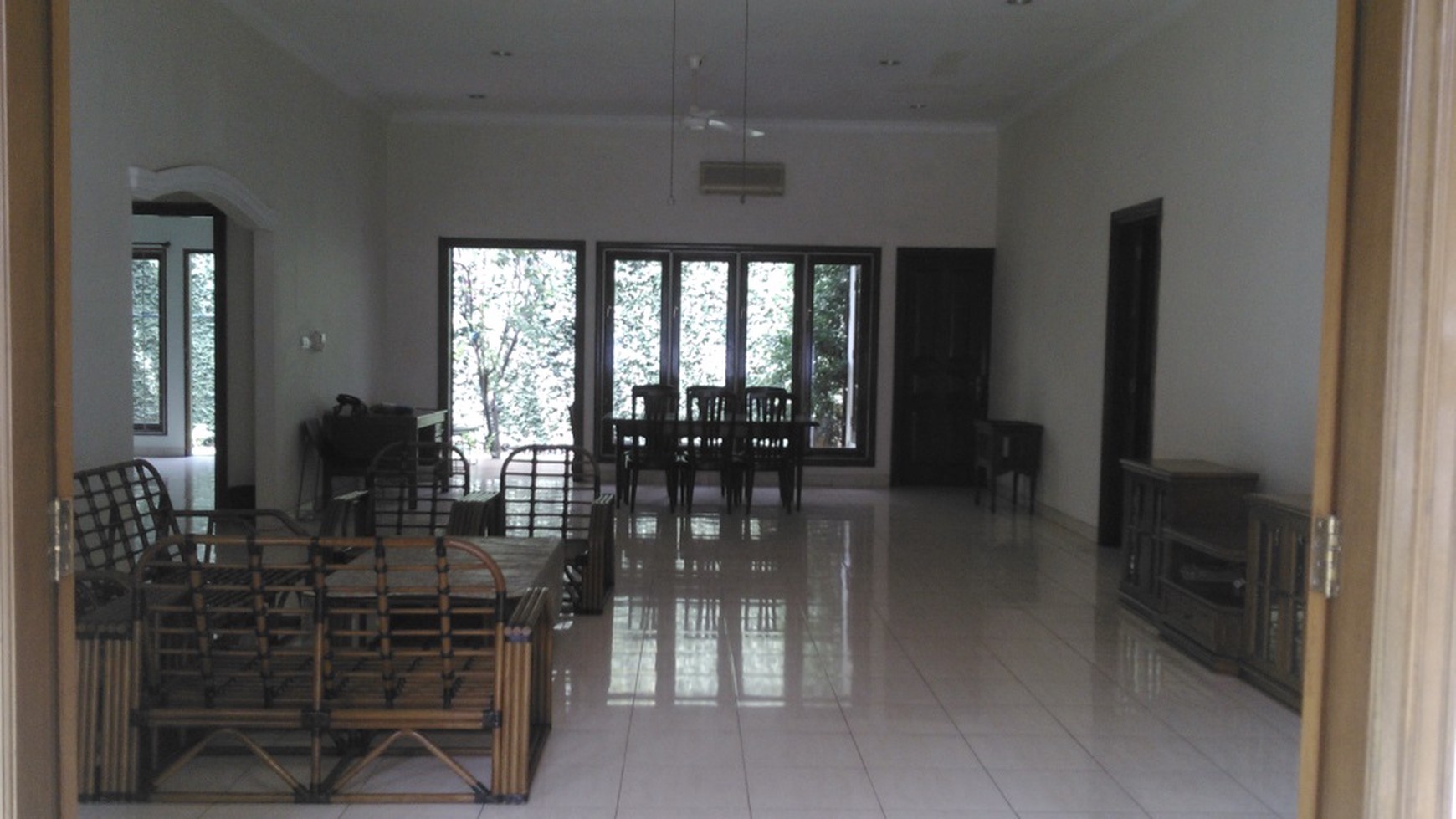 Comfortable, cozy, and nice house at Kemang, South Jakarta, is ready to rent