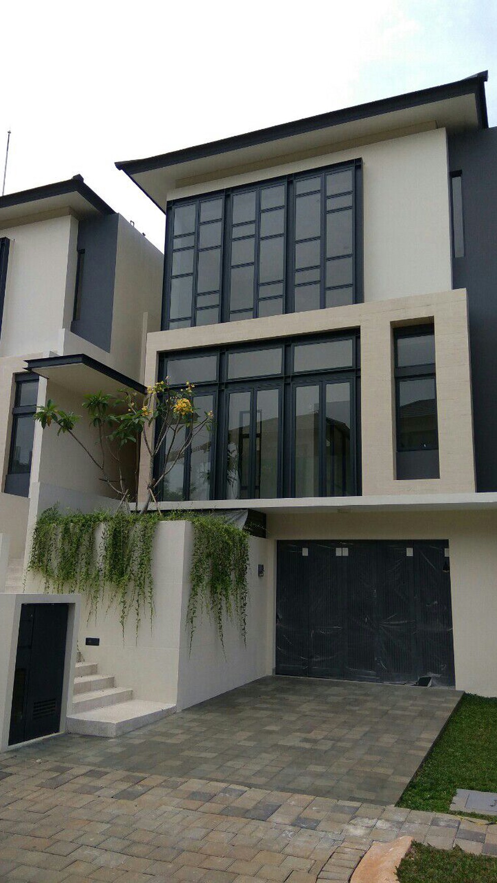 Rumah Cantik Siap Huni di Nava Park