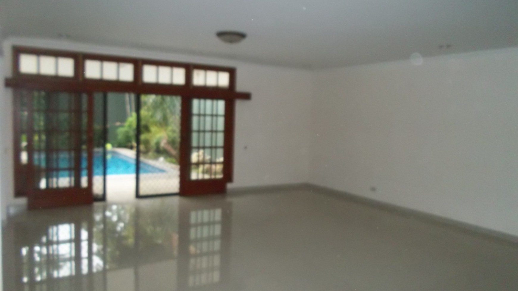 beautiful house in the prime area of Kemang