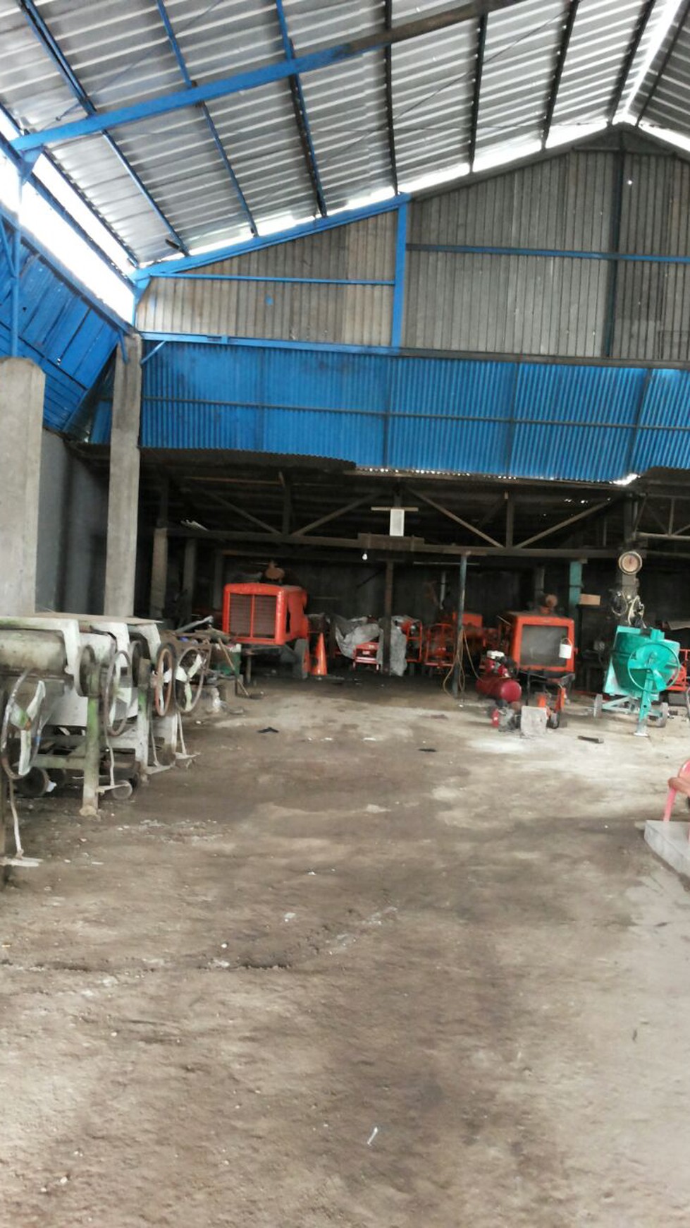 Dijual Bengkel di Jl. Raya Serpong
