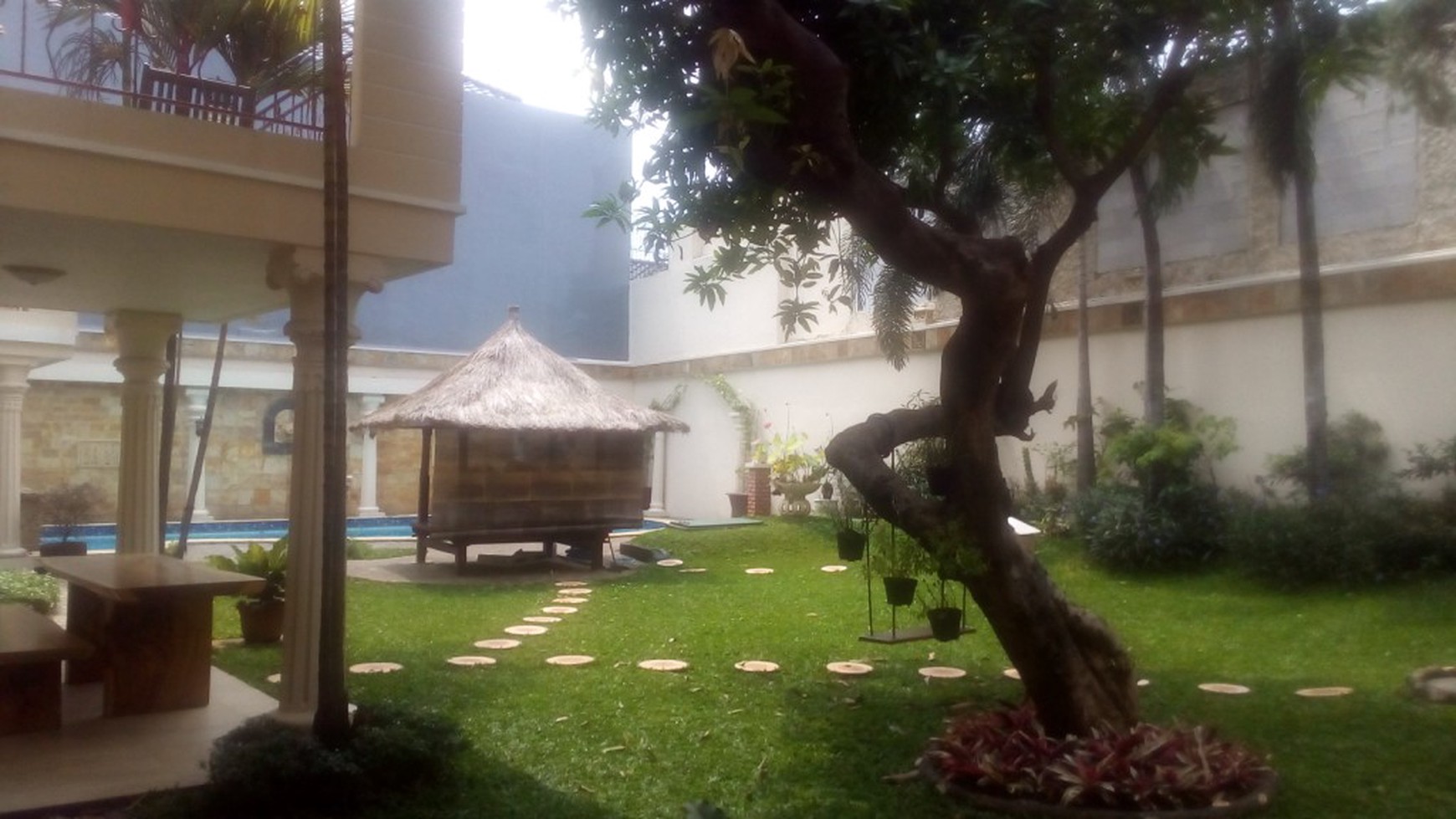 beautiful house in the prime area of Kemang