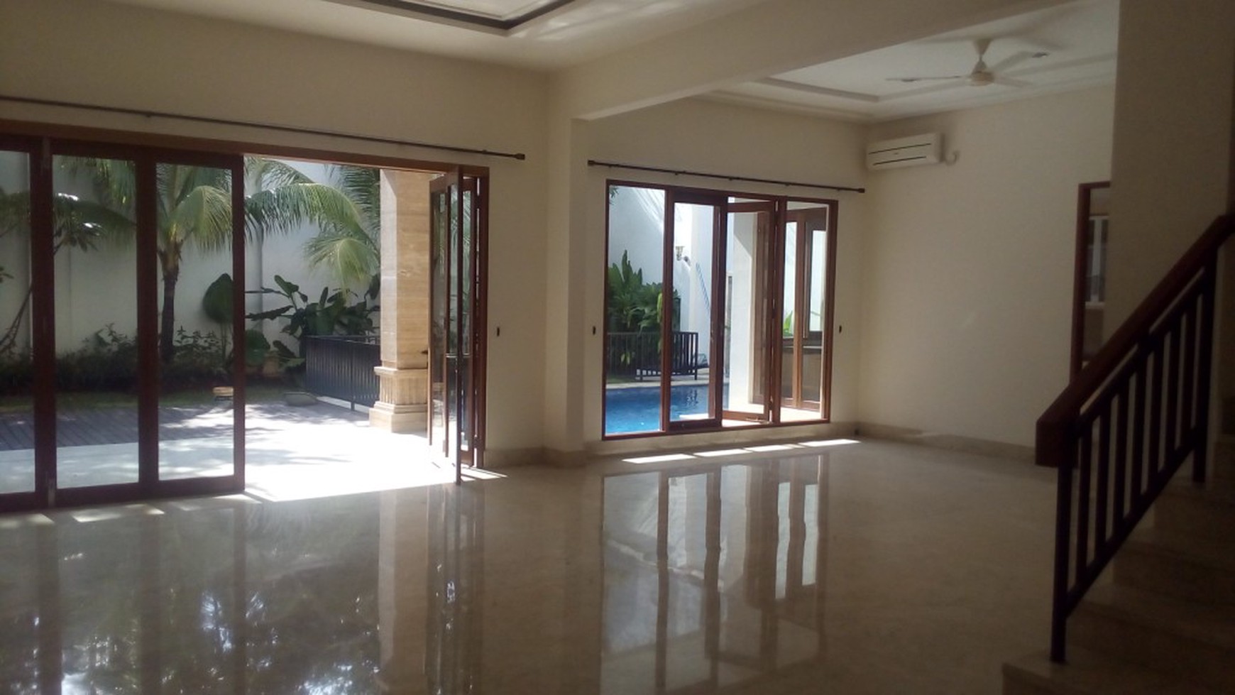 beautiful town house in the prime area of Kemang