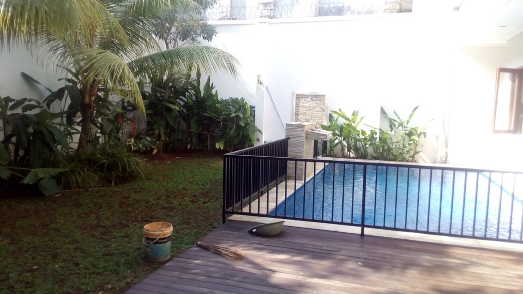 beautiful town house in the prime area of Kemang