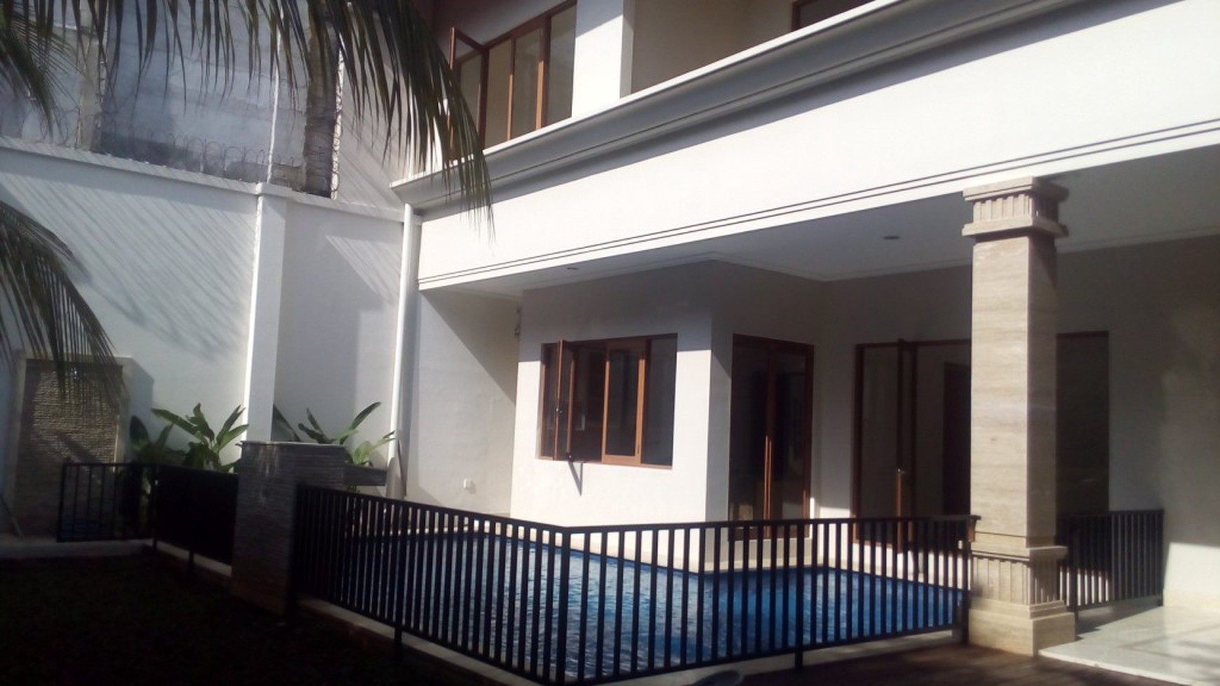 beautiful town house in the prime area of Kemang