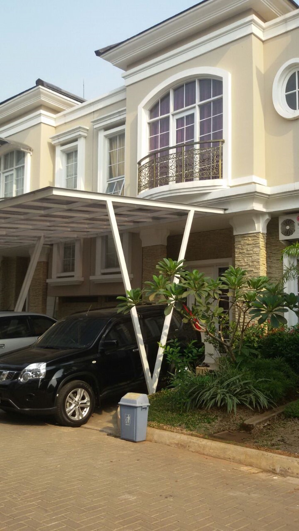 Rumah dalam cluster,securty 24 jam di Kampung utan