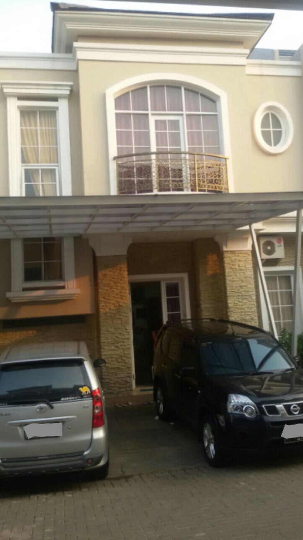 Rumah dalam cluster,securty 24 jam di Kampung utan