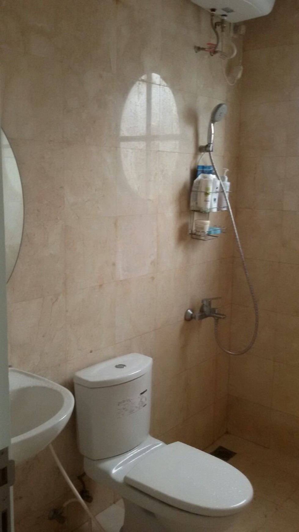 Rumah dalam cluster,securty 24 jam di Kampung utan