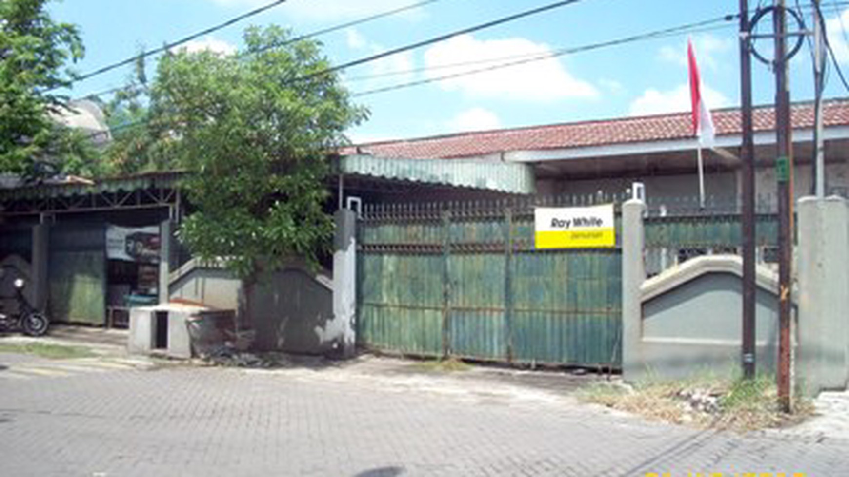 Rumah Hitung tanah, Lokasi Strategis, bebas banjir, row jalan lebar, cocok untuk usaha - D/Y -