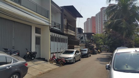 Rumah minimalis 2,5 Lantai, Fully Furnish ,Harga Nego diPademangan
