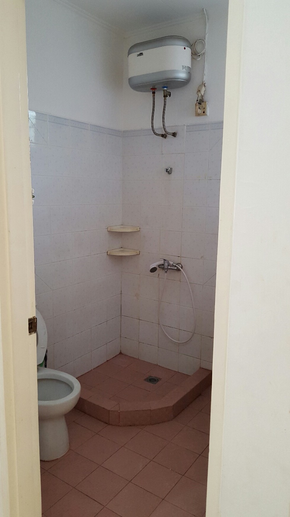 Disewakan Townhouse Taman Ayu Lantai 2 Semi Furnish - Lippo Karawaci