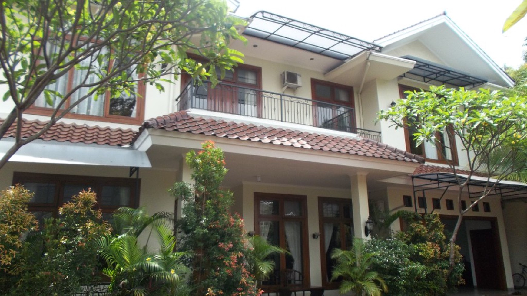 beautiful house in the prime area of Kemang