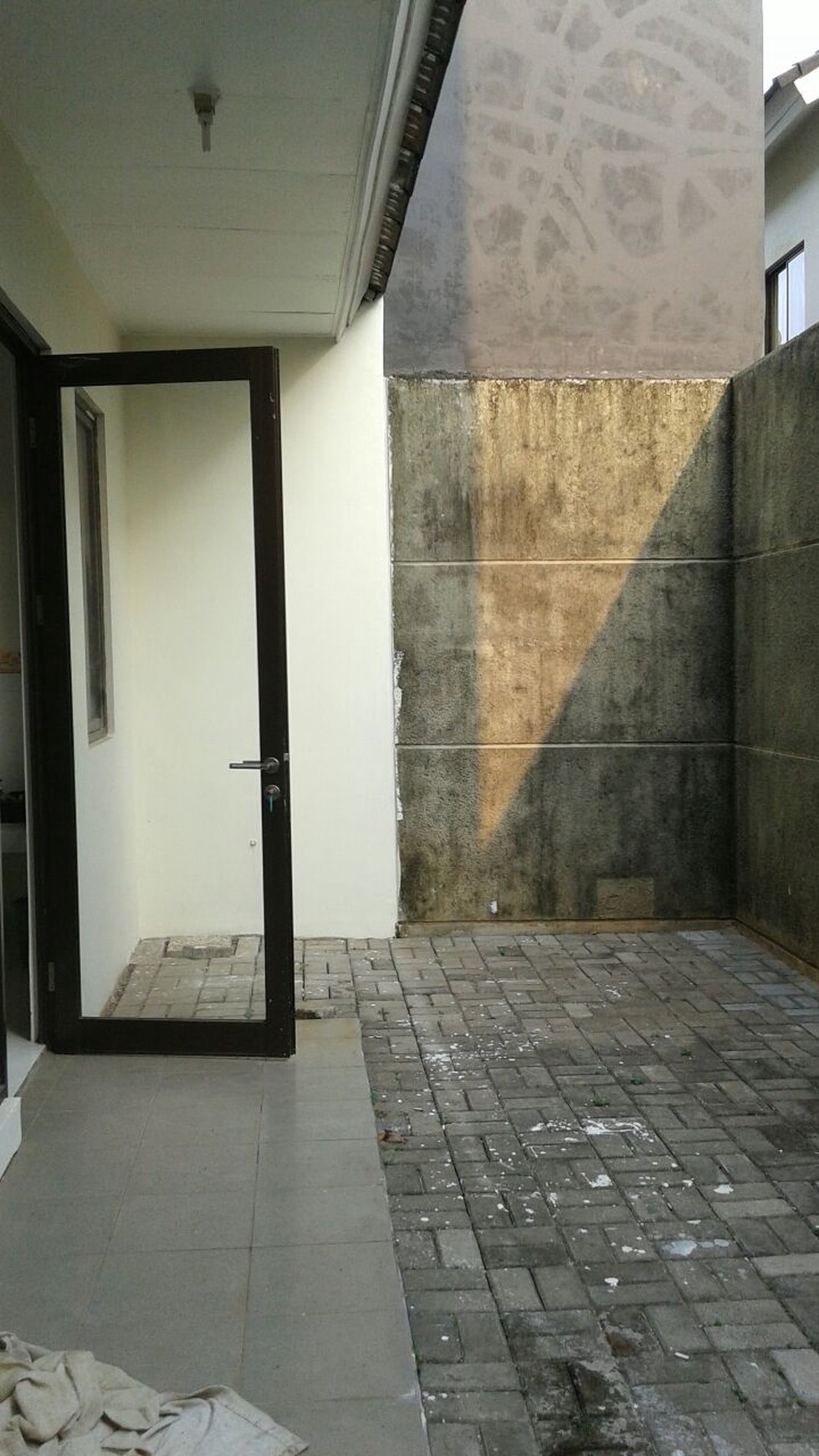 Dijual rumah rapih terawat, sangat strategis, SHM, bisa KPR, Serpong Park , Serpong Tangerang Selatan.