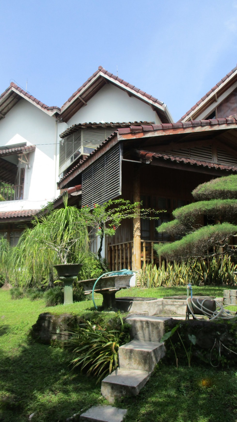 RUMAH ASRI PLUS FURNITURE DI JL. KALIURANG KM13.5, NGAGLIK, SLEMAN