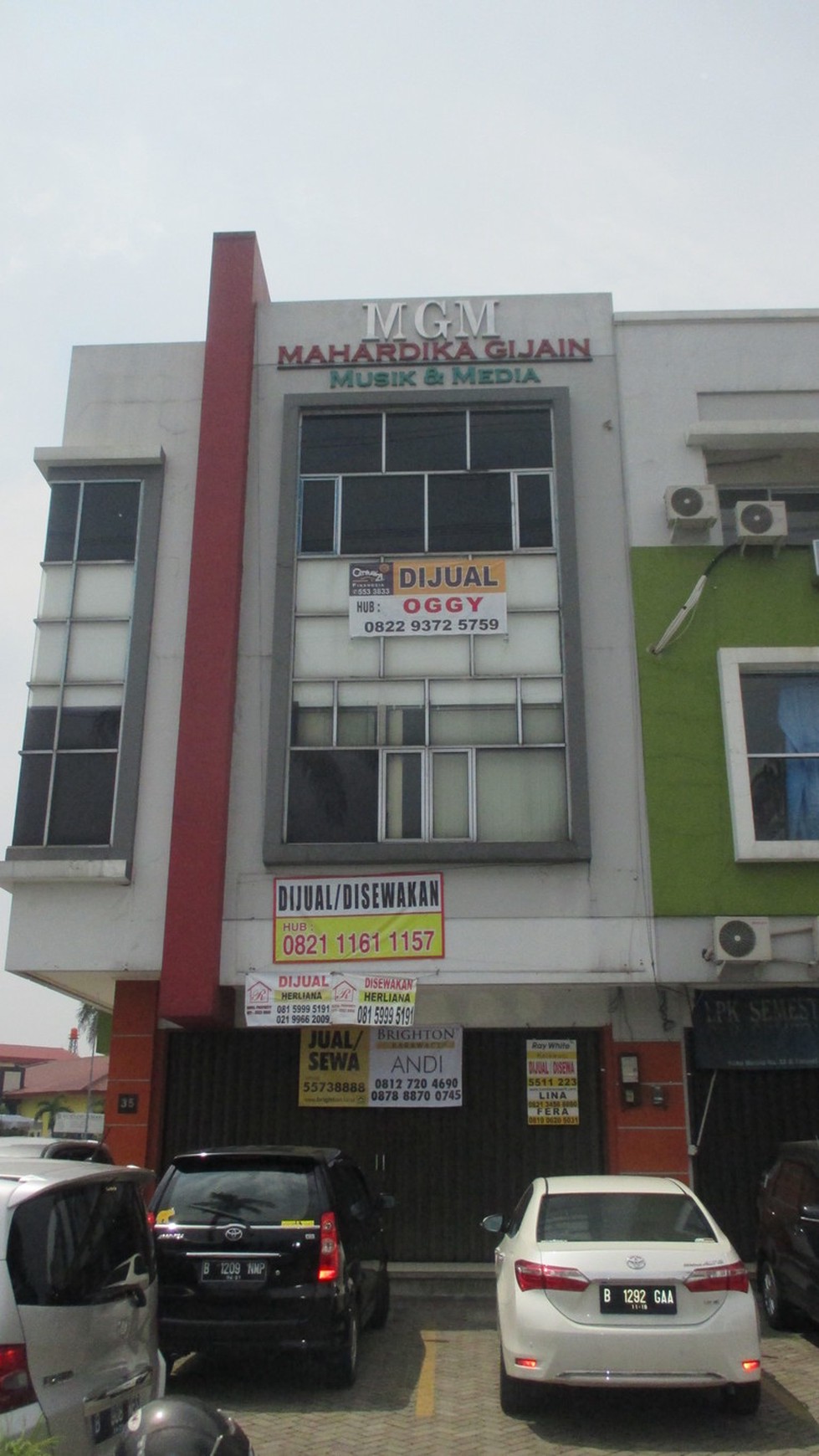 Dijual / Disewakan Ruko Madrid Posisi Hoek - Palem Semi, Karawaci
