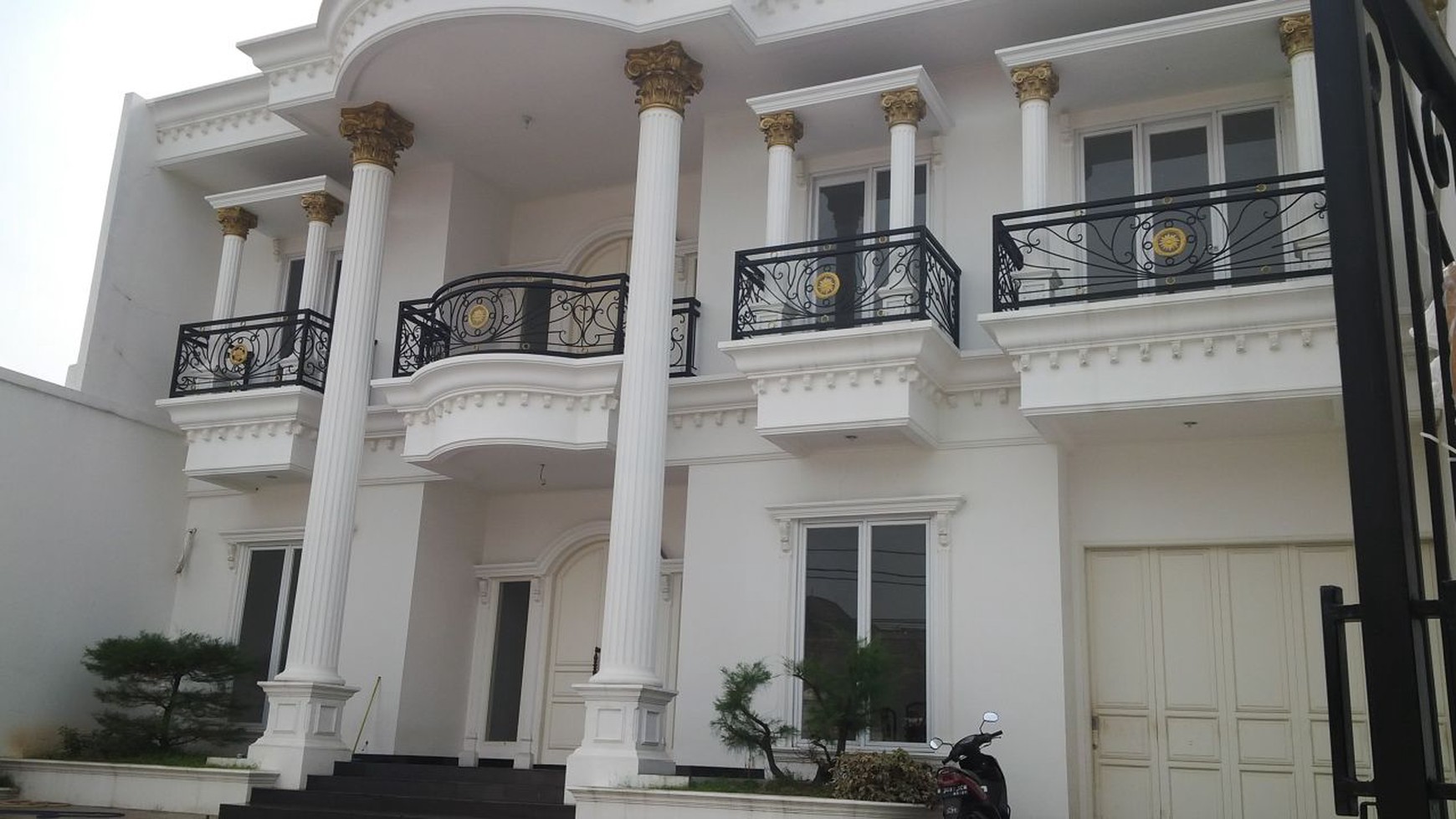 Rumah Komplek Keuangan Cilandak