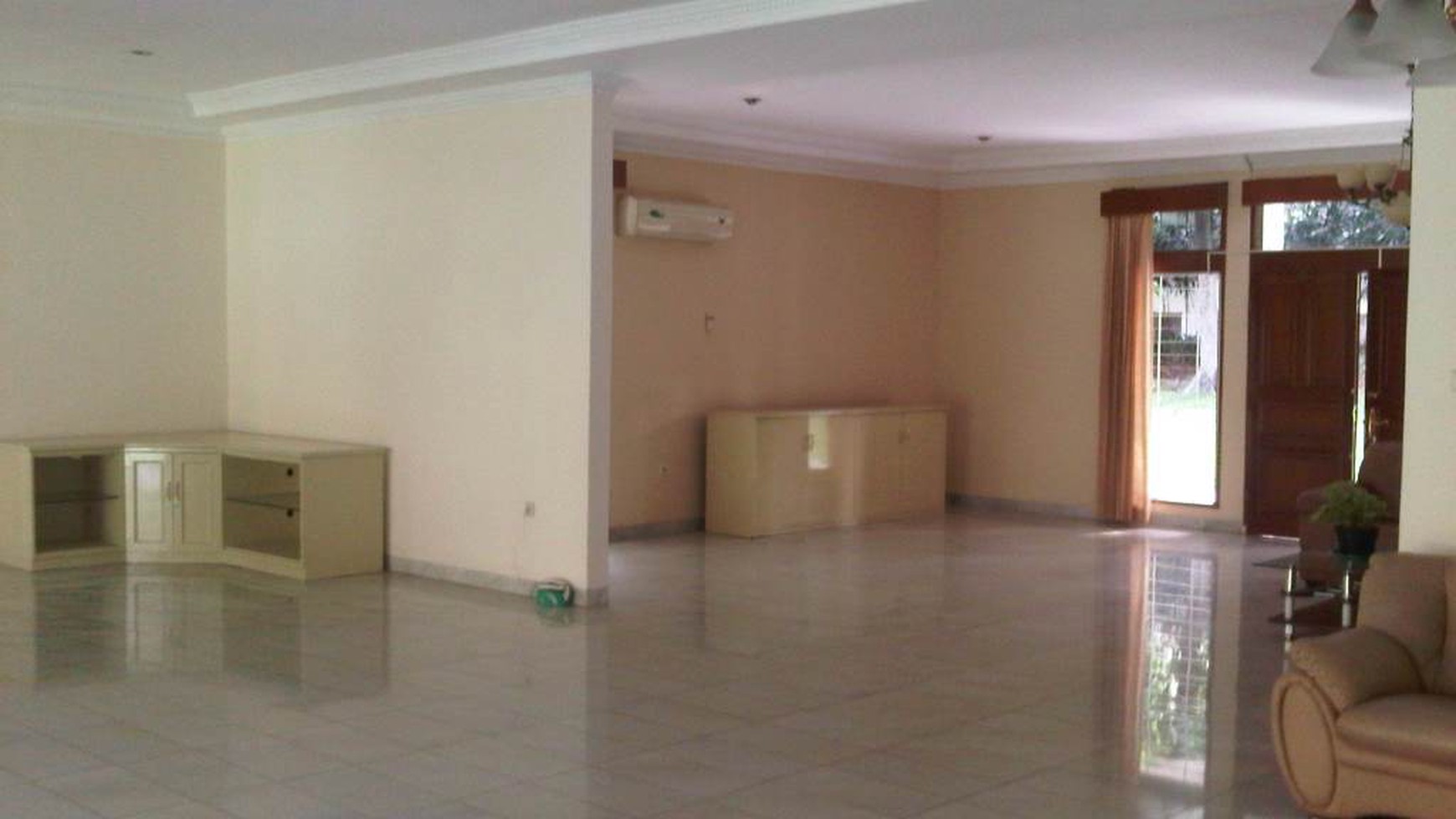 Big and beautiful house at Kemang, South Jakarta, perfect for a big family, is ready to rent