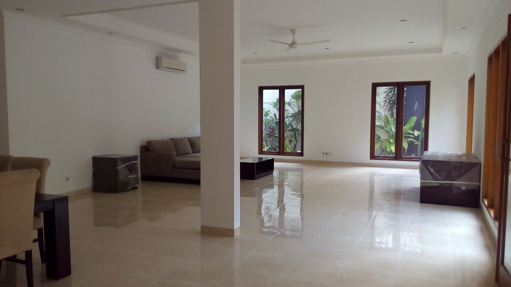 beautiful town house in the prime area of Kemang