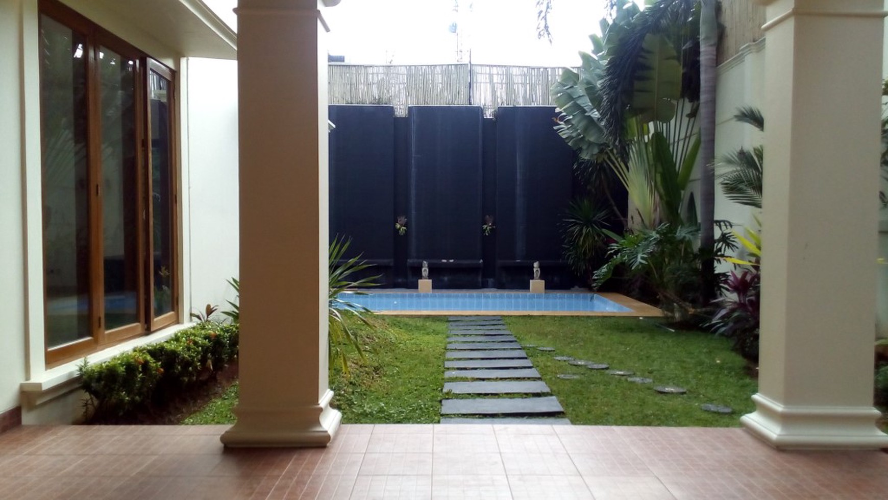 beautiful town house in the prime area of Kemang