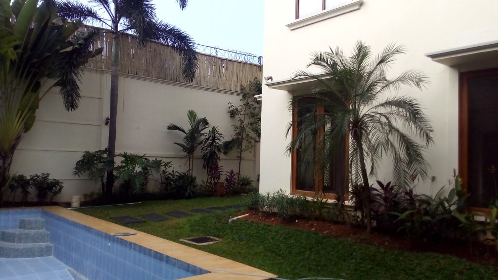 beautiful town house in the prime area of Kemang
